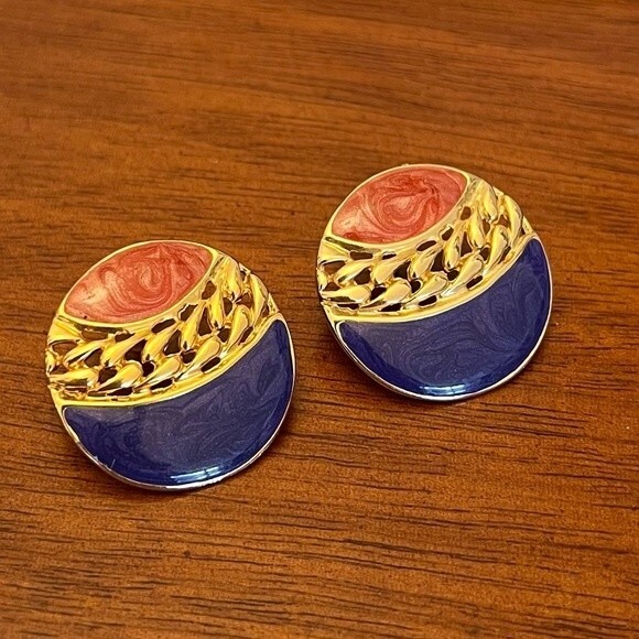 80s Vintage Button Earrings Oversized Pink & Purple Gold Tone Filigree Studs - Picture 2 of 6